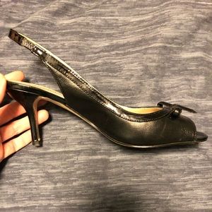 Black leather 3” Ellen Tracy slingback pumps